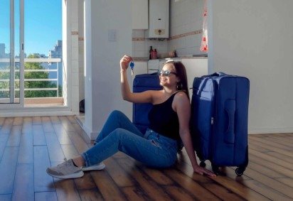 Desacordos entre locadores e inquilinos no aluguel de imóvel por temporada podem resultar em compensação por danos morais (Imagem: Willians Labrador | Shutterstock)
 -  (crédito: EdiCase) -Desacordos entre locadores e inquilinos no aluguel de imóvel por temporada podem resultar em compensação por danos morais (Imagem: Willians Labrador | Shutterstock)
 -  (crédito: EdiCase)