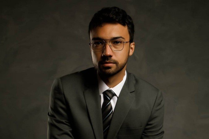  Eixo Capital. Carlos Campi, advogado especializado em leilões e regularização de imóveis