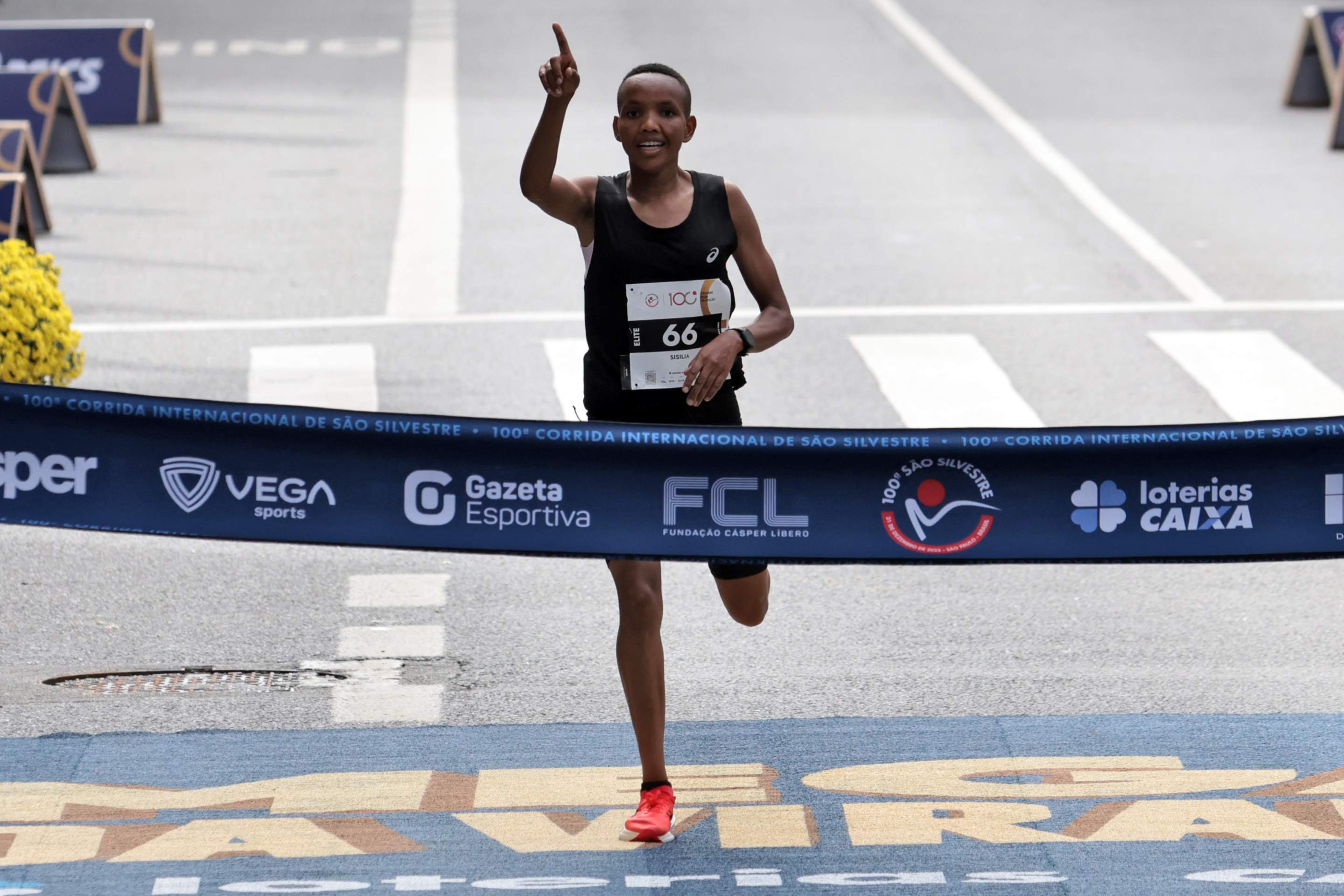 Atleta Sisilia Ginoka, vencedora da categoria feminina 
