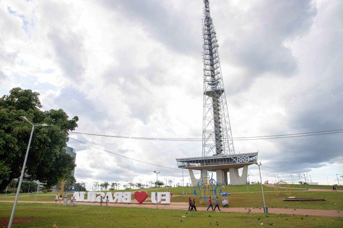  01.01.2026. Mariana Campos CB/DA Press. Turistas que escolheram Bras..lia para passar a virada de ano desfrutam do feriado para conhecer pontos tur..sticos.
    