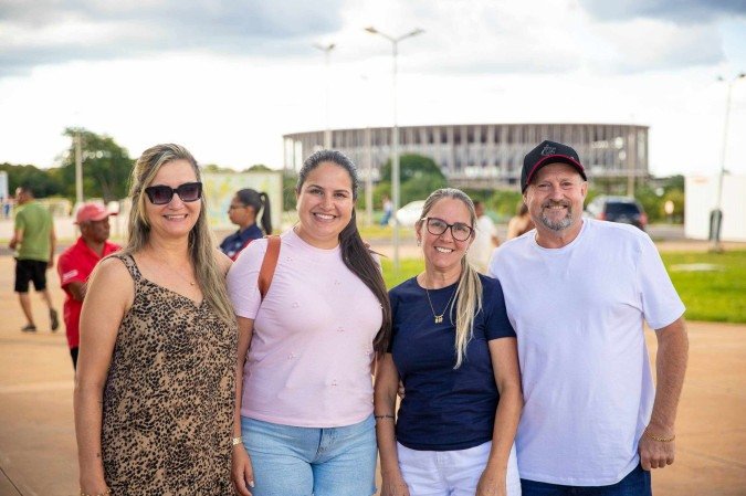 Etineia Moreira, Caroline Moreira, Leila Regina e Mario Sergio escolheram Brasília para passear