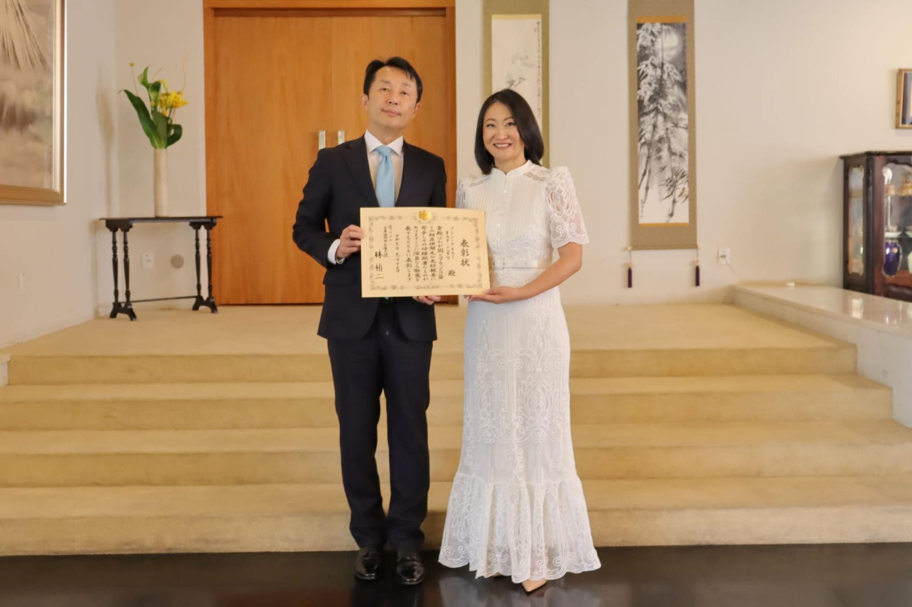 Autoditada, Priscila Tieme Okata transformou o papel dobrado em linguagem autoral, capaz de traduzir mem&Atilde;&sup3;rias, afetos e identidade cultural