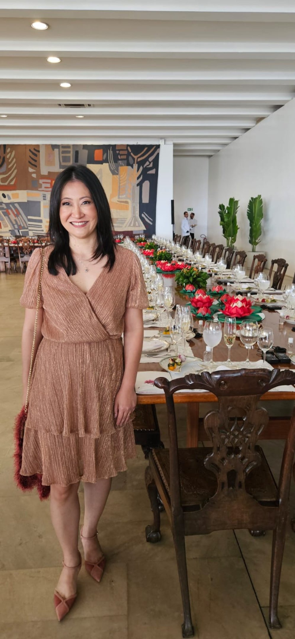 Autoditada, Priscila Tieme Okata transformou o papel dobrado em linguagem autoral, capaz de traduzir mem&oacute;rias, afetos e identidade cultural