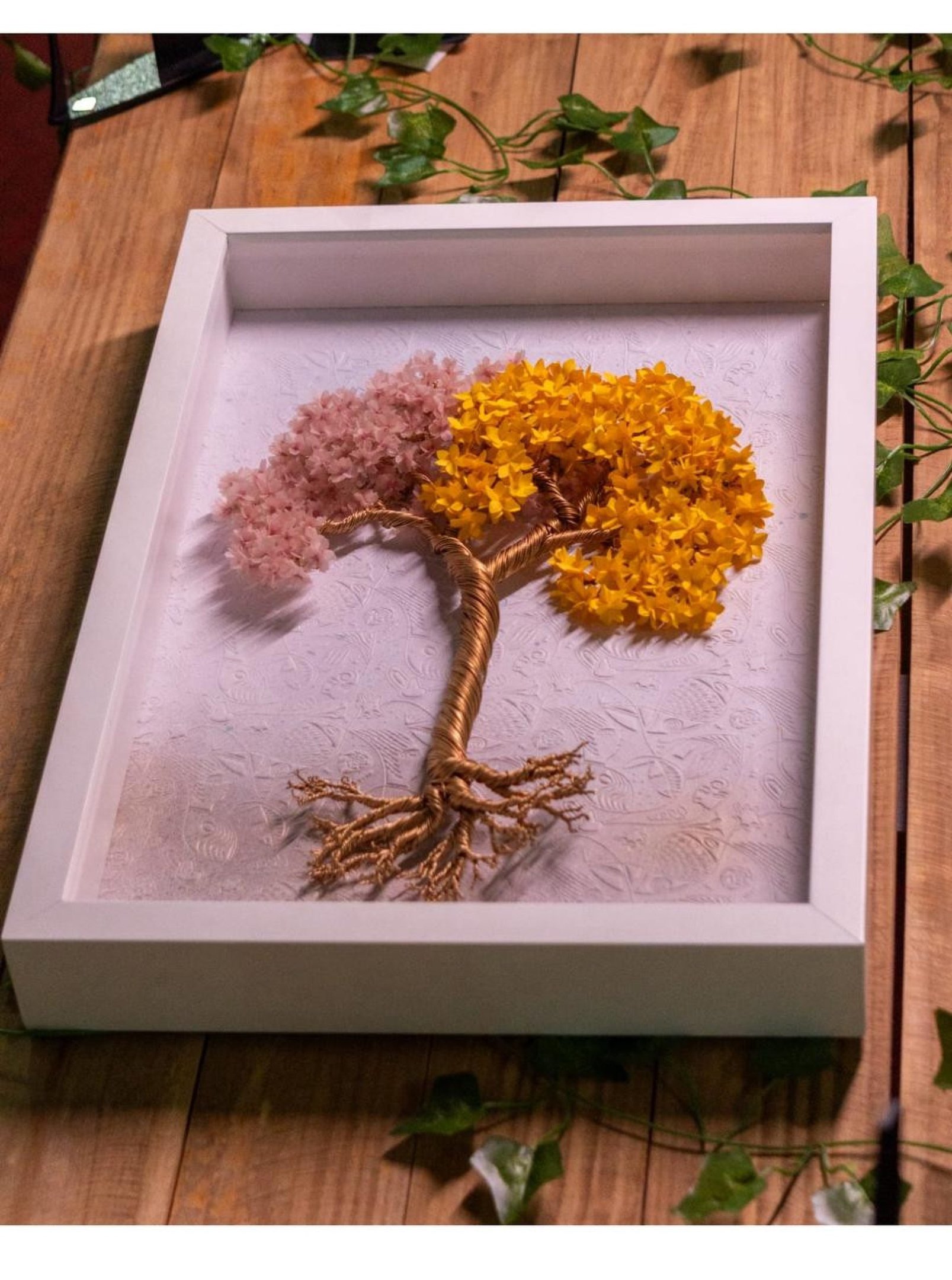 Autoditada, Priscila Tieme Okata transformou o papel dobrado em linguagem autoral, capaz de traduzir mem&oacute;rias, afetos e identidade cultural