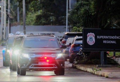 Carlos Bolsonaro visitou o pai durante a internação hospitalar em Brasília -  (crédito: EPA/Shutterstock) -Carlos Bolsonaro visitou o pai durante a internação hospitalar em Brasília -  (crédito: EPA/Shutterstock)