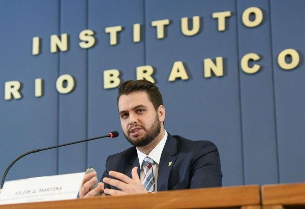 Filipe estava em prisão domiciliar por risco de fuga depois do episódio relacionado a Silvinei Vasques. Foi denunciado por um coronel da FAB -  (crédito: Arthur Max/MRE)