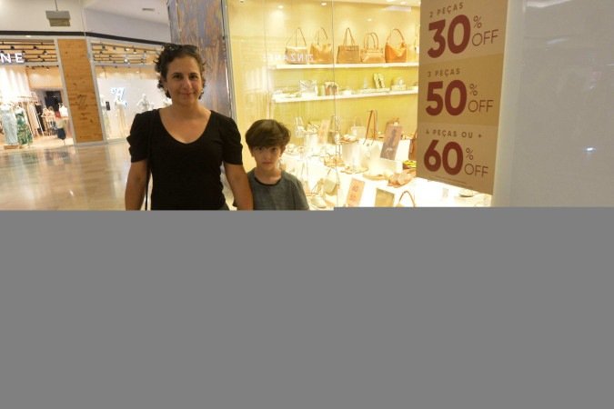 Luciana Castro observa que as vantagens do período vão além dos preços: lojas mais vazias
- (crédito: Ed Alves/CB/DA Press) Luciana Castro observa que as vantagens do período vão além dos preços: lojas mais vazias
- (crédito: Ed Alves/CB/DA Press)