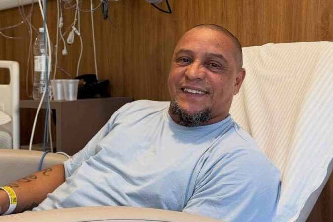 O ex-lateral Roberto Carlos foi submetido a uma cirurgia no coração após passar por exames de rotina - (crédito: Reprodução/Redes Sociais) O ex-lateral Roberto Carlos foi submetido a uma cirurgia no coração após passar por exames de rotina - (crédito: Reprodução/Redes Sociais)