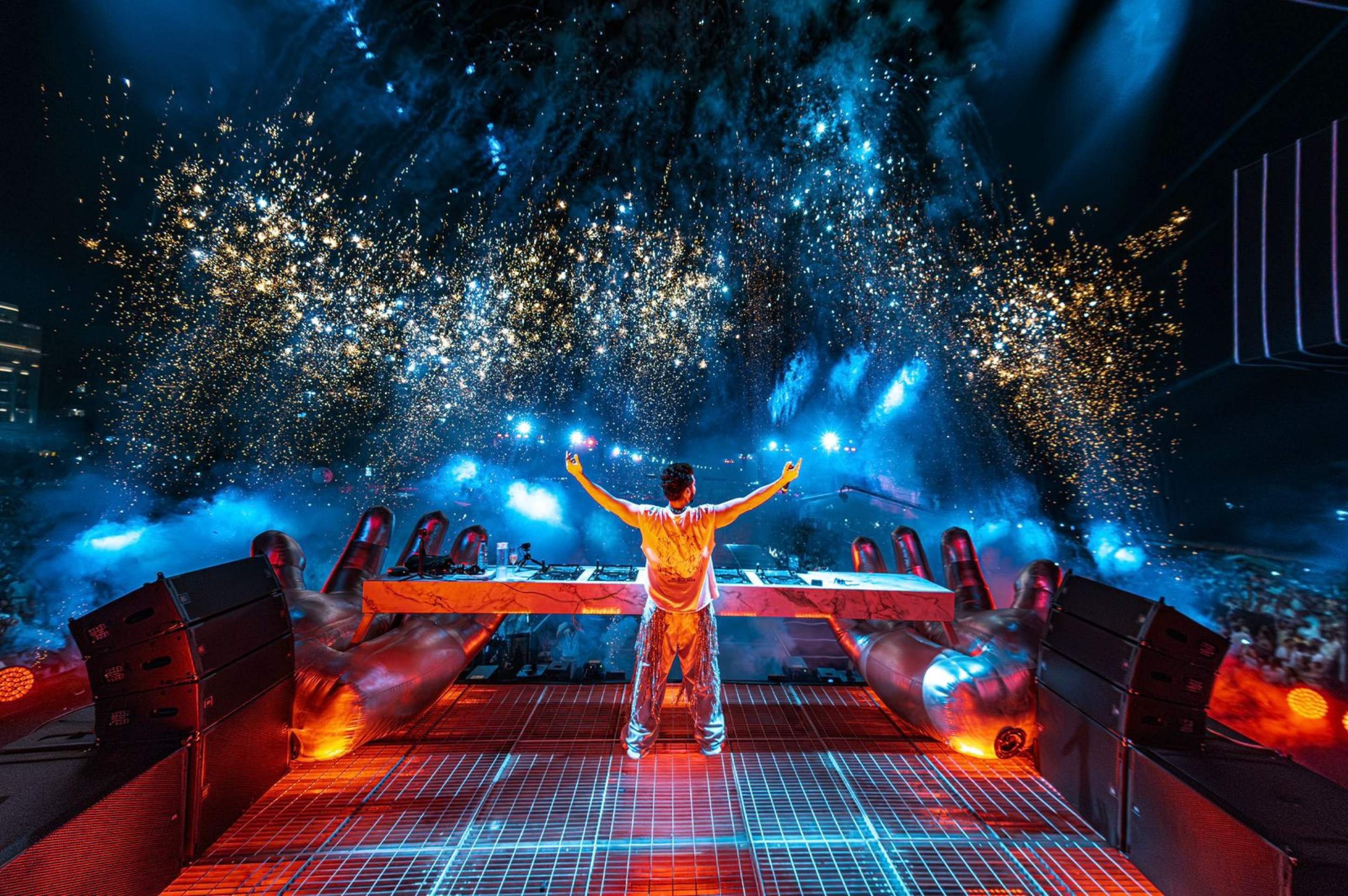 Alok transforma réveillon de Copacabana em palco de grande celebração 