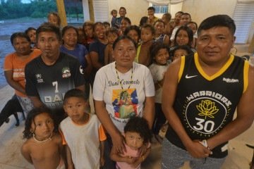 Jormas Perez, Ismenia Dele Valle Sanchez, Wilfredo Zambrano Borges e parte da comunidade que vive em núcleo rural a 56km de Brasília - (crédito: Ed Alves/CB/DA Press) Jormas Perez, Ismenia Dele Valle Sanchez, Wilfredo Zambrano Borges e parte da comunidade que vive em núcleo rural a 56km de Brasília - (crédito: Ed Alves/CB/DA Press)