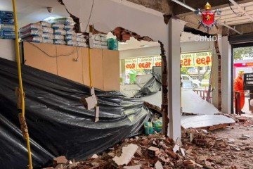 Queda de parede ocorreu na manhã deste sábado (3/1), em Sobradinho II - (crédito: Divulgação/CBMDF) Queda de parede ocorreu na manhã deste sábado (3/1), em Sobradinho II - (crédito: Divulgação/CBMDF)