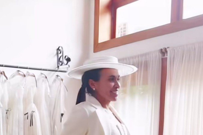 Jogadora Marta Silva vestida para casar