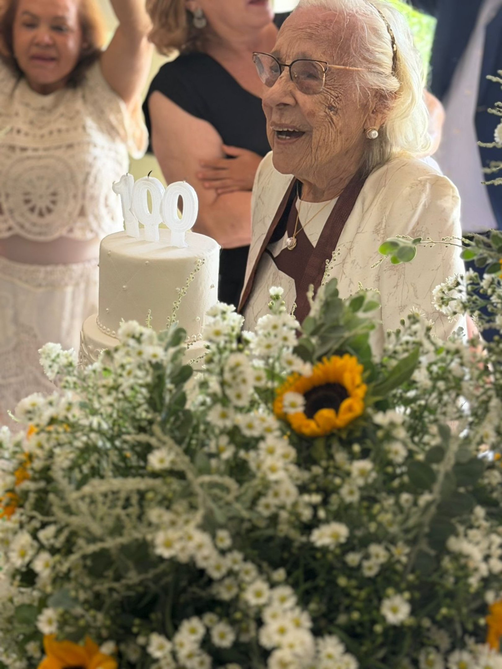 Nilza Teixeira Soares completa 100 anos e celebra a data com f&eacute;