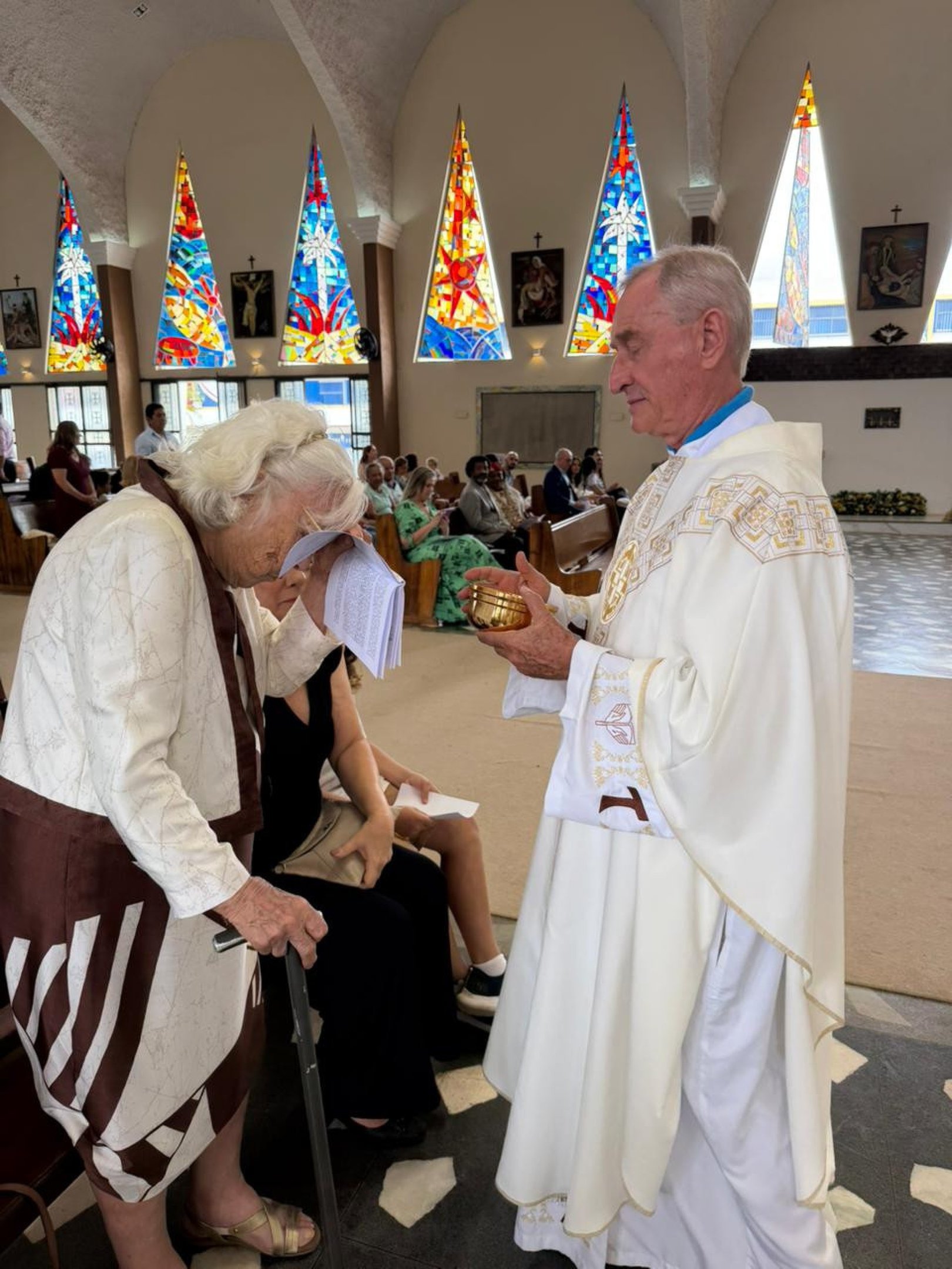 Nilza Teixeira Soares completa 100 anos e celebra a data com f&eacute;