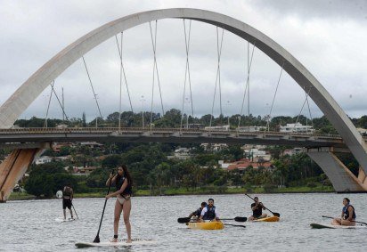 Ponto turístico de Brasília, o lago é um dos pontos de encontro do brasiliense, mas sofre com ameaças ambientais -  (crédito: CARLOS VIEIRA) -Ponto turístico de Brasília, o lago é um dos pontos de encontro do brasiliense, mas sofre com ameaças ambientais -  (crédito: CARLOS VIEIRA)