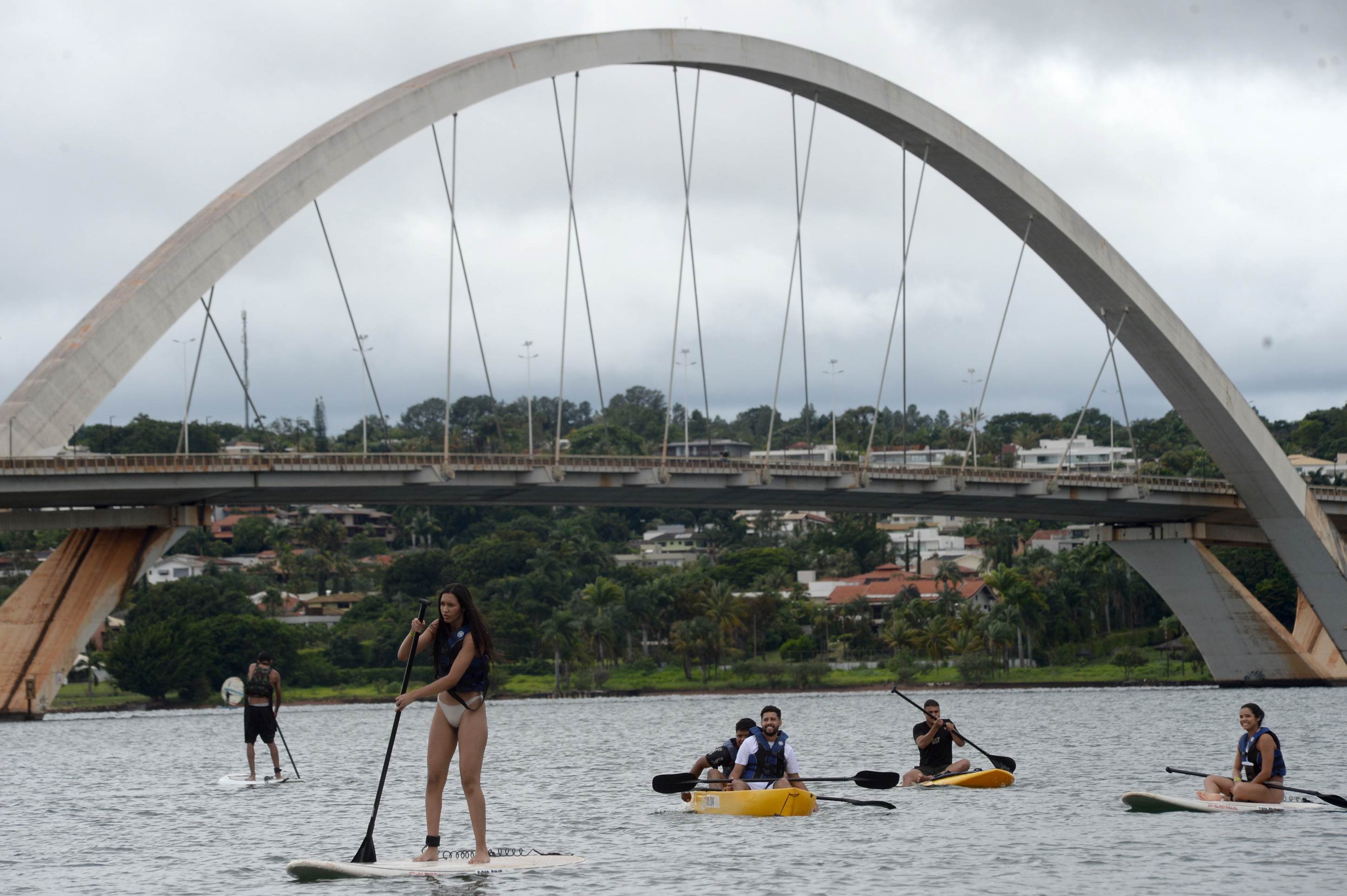 Esgoto, desmatamento e ocupação desordenada colocam em risco o Lago Paranoá