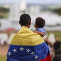   Imigrantes do país vizinho que moram em Brasília comemoraram a captura de Maduro no domingo passado, um dia após a operação americana, em ato realizado na Torre de TV -  (crédito:  AFP)