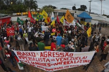 Manifestação contra a prisão de Maduro em Brasília  -  (crédito:  Ed Alves/CB/DA Press)