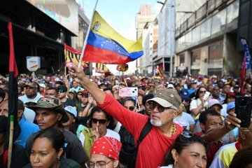  Apoiadores de Maduro tomaram as ruas próximas ao Parlamento