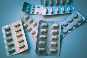 A norma, que já está em vigor, ainda permite o uso de prontuários e receitas totalmente digitais, desde que tenham assinatura eletrônica segura -  (crédito: Christine Sandu/Unsplash)