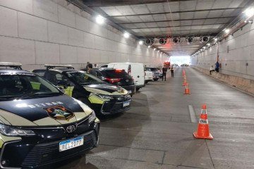 A ação teve o objetivo de surpreender condutores que ingerem bebida alcoólica e escolhem voltar para casa de madrugada com a intenção de escapar das blitzes. -  (crédito: Divulgação/Detran-DF )