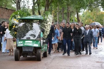 Familiares e amigos se despedem de Maur&iacute;cio Miranda -  (crédito: Marcelo Ferreira/CB/D.A Press)