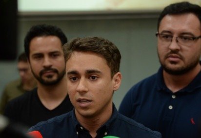 Nikolas Ferreira (PL-MG) durante coletiva de imprensa em Belo Horizonte -  (crédito: Túlio Santos/EM/D.A.Press)