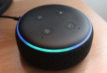 Nova atualização da Alexa promete interações mais naturais, com direito a uma nova voz à assistente -  (crédito: Amazon / Reprodução)