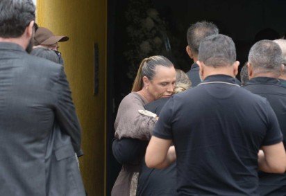 Celina Le&atilde;o esteve no vel&oacute;rio do desembargador