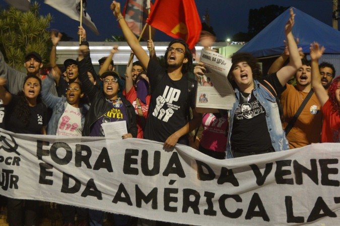 Foram entoados gritos como "Fora Trump da Am&eacute;rica Latina, "A Am&eacute;rica Latina vai ser toda socialista" e "Se cuida, imperialista"