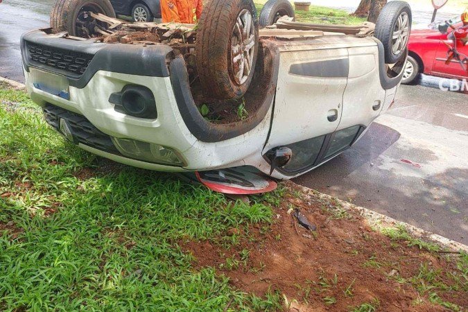 O acidente aconteceu no Setor de Autarquias Norte, sentido Asa Norte. A vítima foi transportada para o hospital de referência da região - (crédito: Reprodução: Serviço Operacional de Informação Pública – SOINP/CBMDF) O acidente aconteceu no Setor de Autarquias Norte, sentido Asa Norte. A vítima foi transportada para o hospital de referência da região - (crédito: Reprodução: Serviço Operacional de Informação Pública – SOINP/CBMDF)