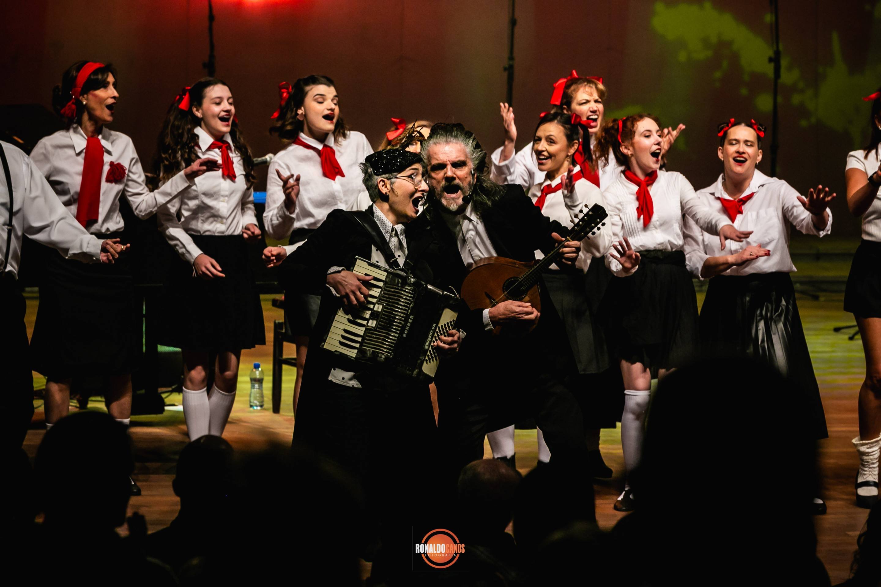 Espetáculo mistura humor e música no Theatro da Caixa Cultural