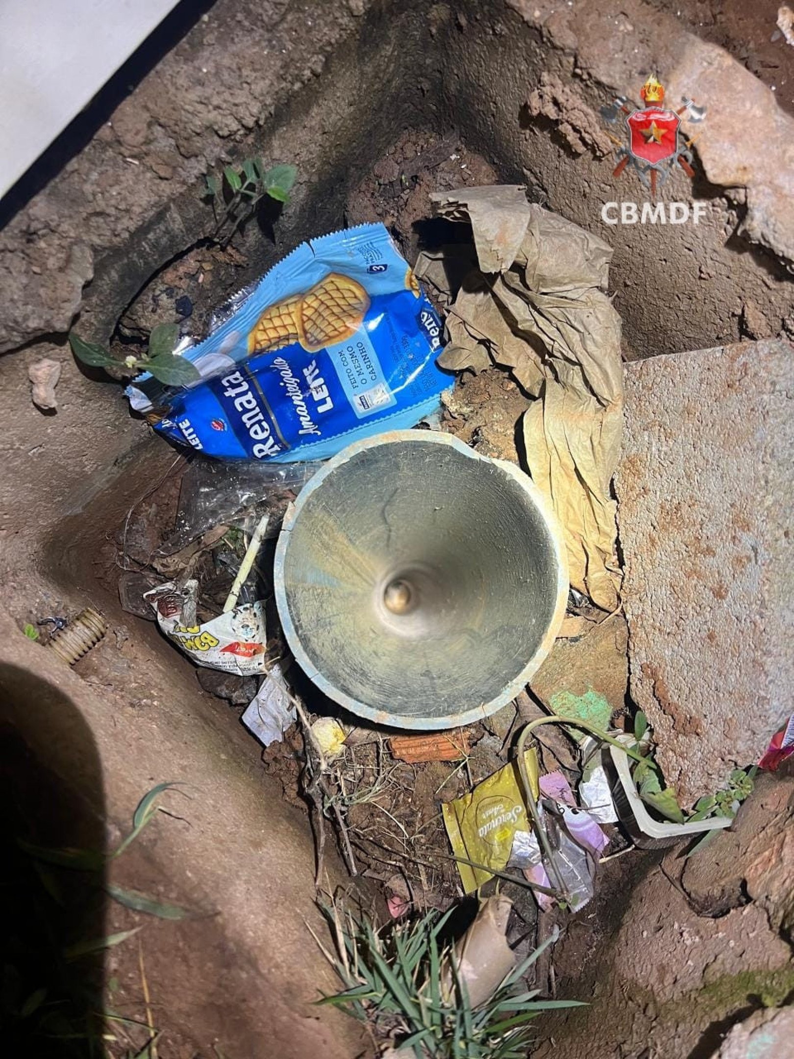 C&atilde;o foi resgatado em tubula&ccedil;&atilde;o com aproximadamente dez metros de profundidade