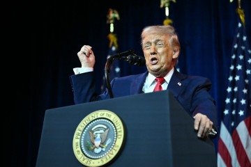 O presidente americano, Donald Trump, durante discurso em congresso republicano nesta terça-feira (6/1), em Washington, capital do país -  (crédito:  AFP)