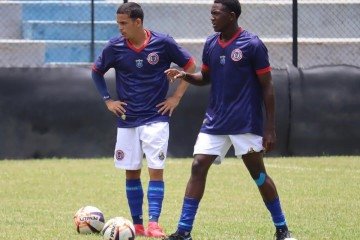 Jogadores do Canaã durante aquecimento -  (crédito: Canaã EC/Divulgação)