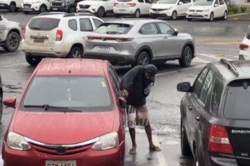 Homem é preso por tentativa de furto na Asa Norte - (crédito: PMDF/Divulgação) Homem é preso por tentativa de furto na Asa Norte - (crédito: PMDF/Divulgação)