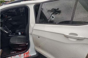 Homem tem carro alvejado e dirige ferido até quartel dos bombeiros em São Sebastião - (crédito: PMDF/Divulgação) Homem tem carro alvejado e dirige ferido até quartel dos bombeiros em São Sebastião - (crédito: PMDF/Divulgação)