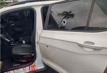 Homem tem carro alvejado e dirige ferido até quartel dos bombeiros em São Sebastião
 -  (crédito: PMDF/Divulgação) -Homem tem carro alvejado e dirige ferido até quartel dos bombeiros em São Sebastião
 -  (crédito: PMDF/Divulgação)