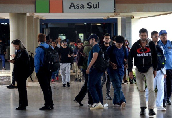  06/12/2025 Crédito: Marcelo Ferreira/CB/D.A Press. Brasil. Brasília - DF -  Uma falha técnica registrada na manhã desta terça-feira (6/1)  provocou a interrupção temporária da operação do Metrô-DF no túnel da Estação Asa Sul. -  (crédito:  Marcelo Ferreira/CB/D.A Press)