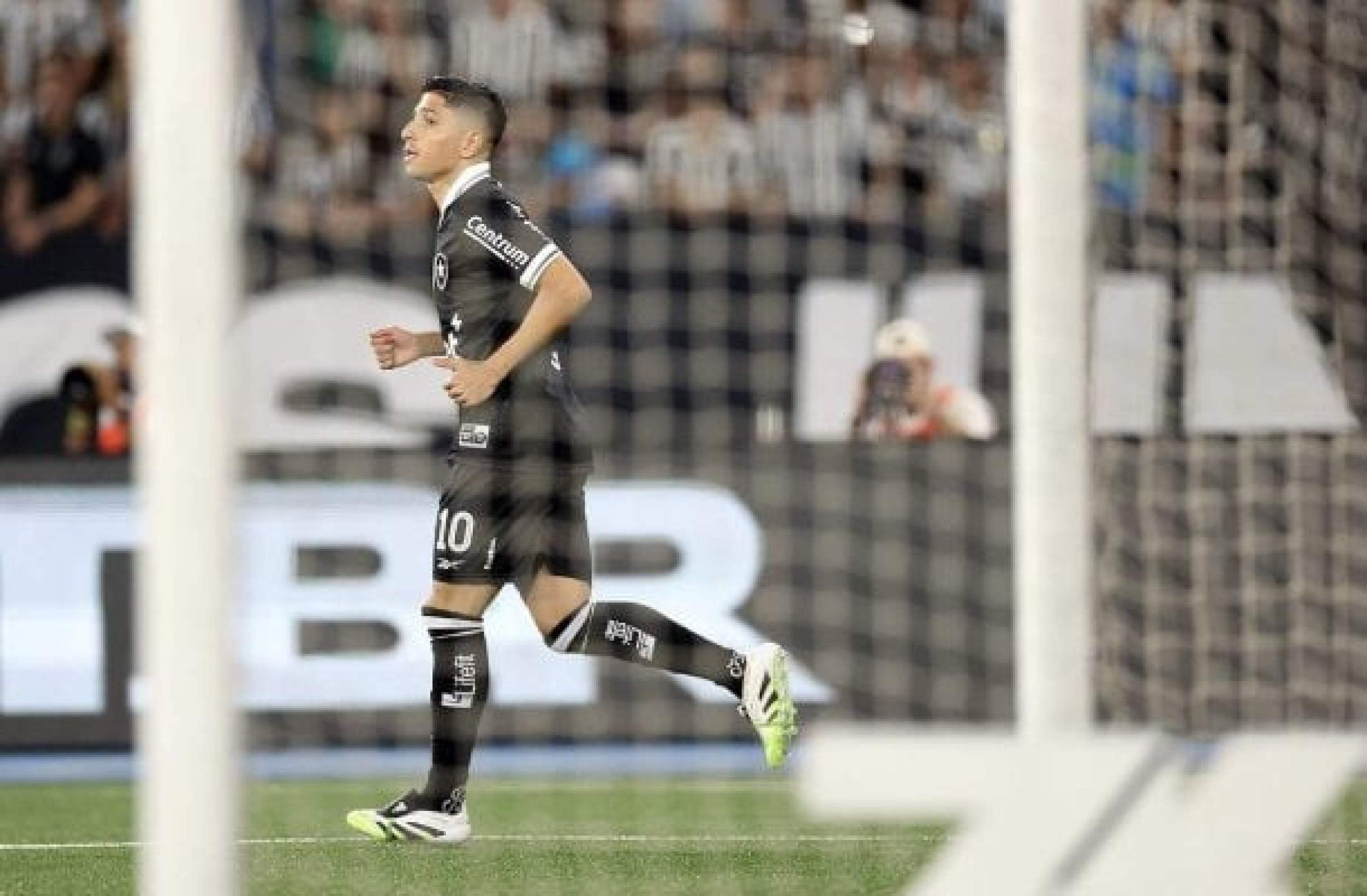 Savarino teve um 2024 espetacular. Mas caiu em 2025  -  (crédito: Foto: Vitor Silva/Botafogo )