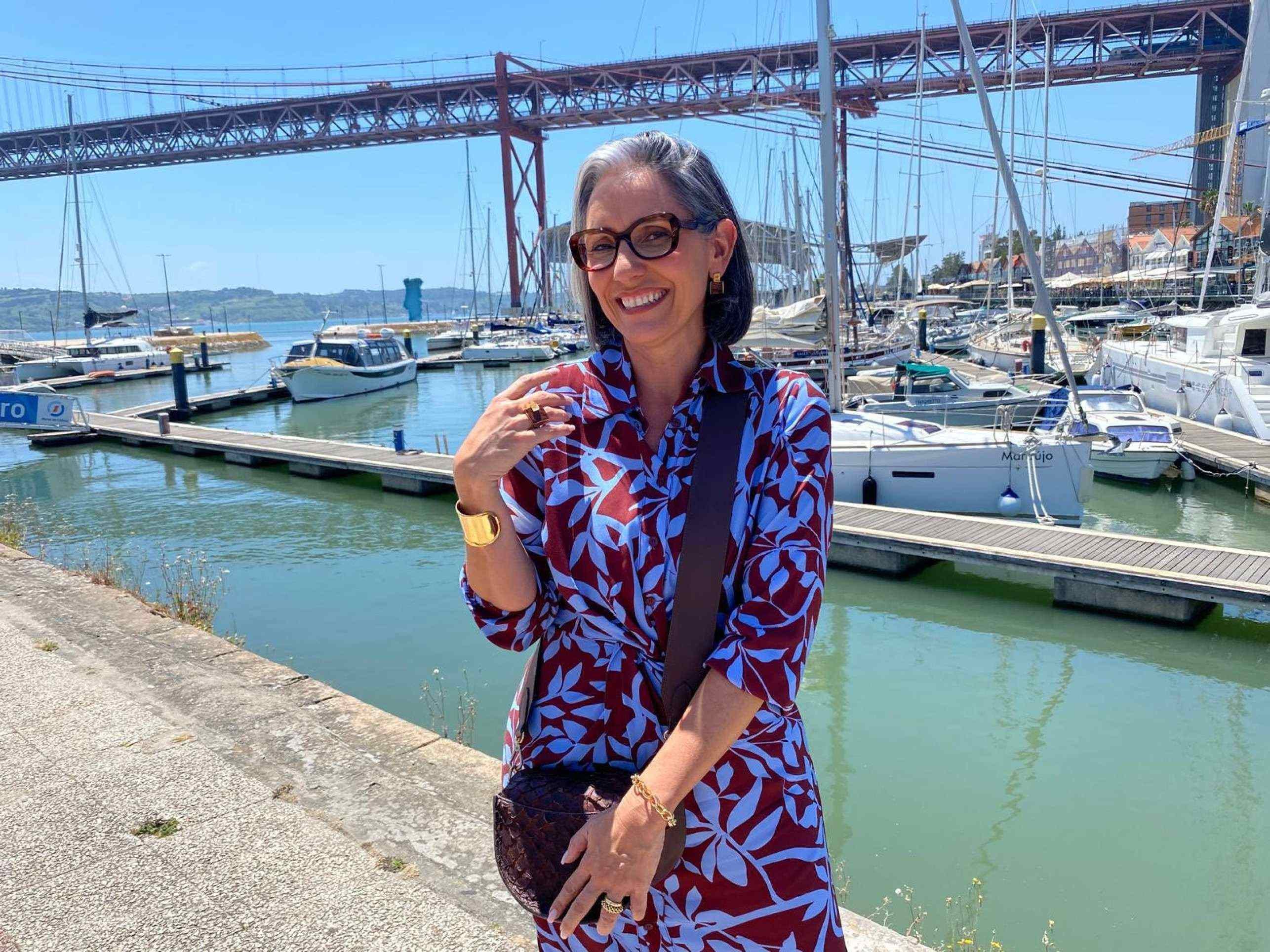 Brasiliense aposta em mulheres maduras, fatura milhões e quer abrir loja em Portugal