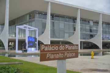  Estrutura montada na Esplanada dos Minist&eacute;rios para eventos do 8 de Janeiro -  (crédito:  Ed Alves/CB/DA Press)