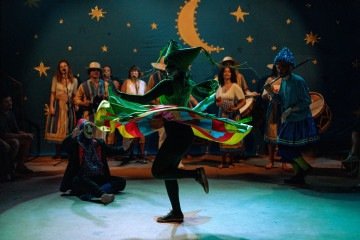 Brincantes trabalham pela sobrevivência da cultura popular 