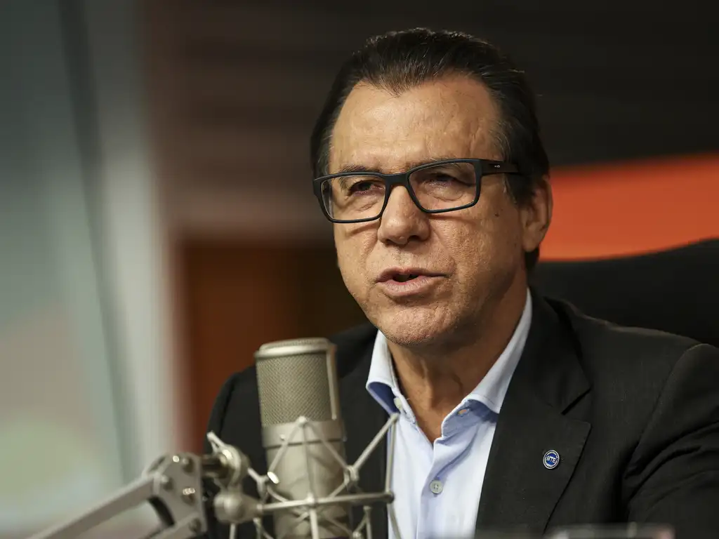 'Muita gente vê como uma contradição, eu vejo como uma possível oportunidade', disse Luiz Marinho em entrevista ao programa Bom Dia, Ministro - (crédito: Marcelo Camargo/Agência Brasil) 'Muita gente vê como uma contradição, eu vejo como uma possível oportunidade', disse Luiz Marinho em entrevista ao programa Bom Dia, Ministro - (crédito: Marcelo Camargo/Agência Brasil)