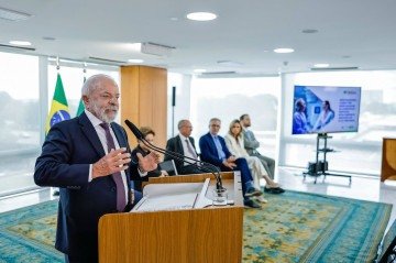 Presidente Luiz Inácio Lula da Silva, ao anunciar a criação da rede de hospitais inteligentes do SUS: 'Dilma, libere esse dinheiro logo!' -  (crédito: Ricardo Stuckert/PR)