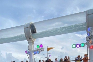 Parada para o desfile da turma da Disney em solo