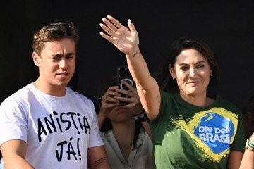 Nikolas Ferreira e Michelle Bolsonaro durante manifestação -  (crédito: Evaristo Sa / AFP)