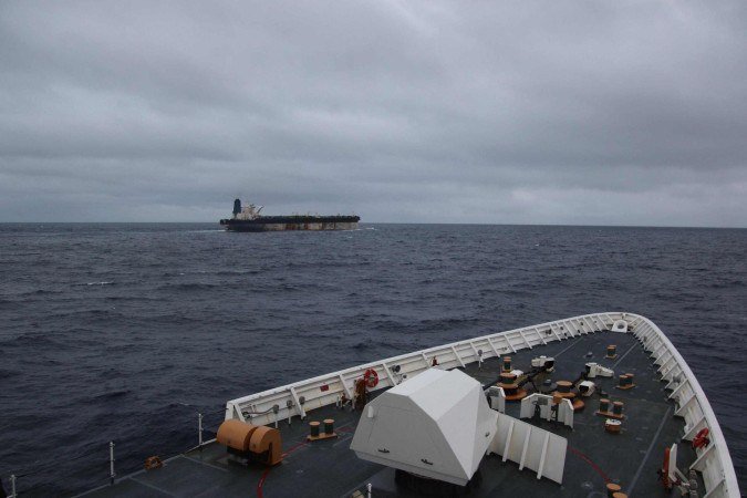O petroleiro MV Bella 1, de bandeira russa, após ser interceptado e invadido por soldados norte-americanos, no Atlântico Norte, perto da Islândia - (crédito: US European Command/AFP) O petroleiro MV Bella 1, de bandeira russa, após ser interceptado e invadido por soldados norte-americanos, no Atlântico Norte, perto da Islândia - (crédito: US European Command/AFP)