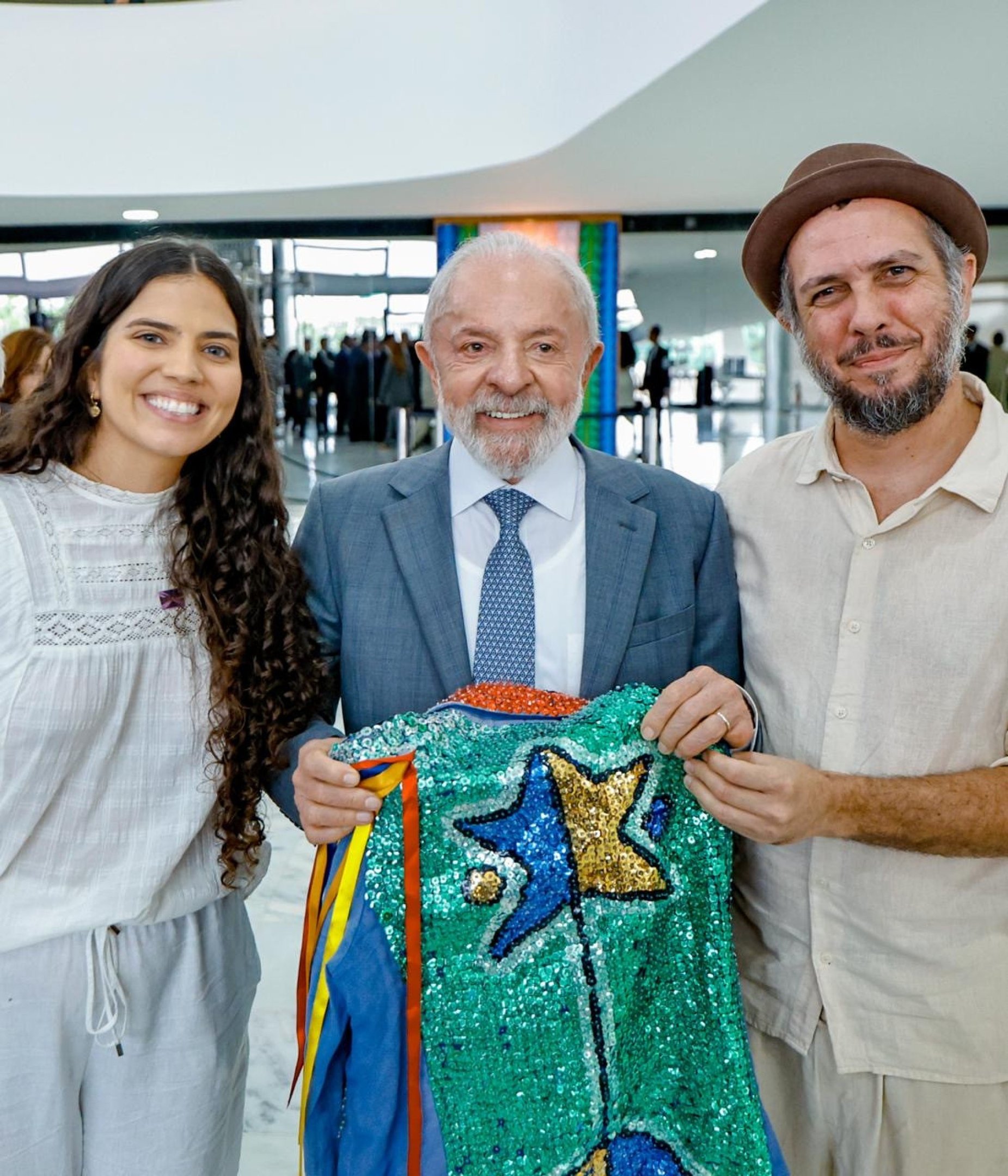  Entrega do terno estrelado para Lula.FOTO_ RICARDO STUCKERT_