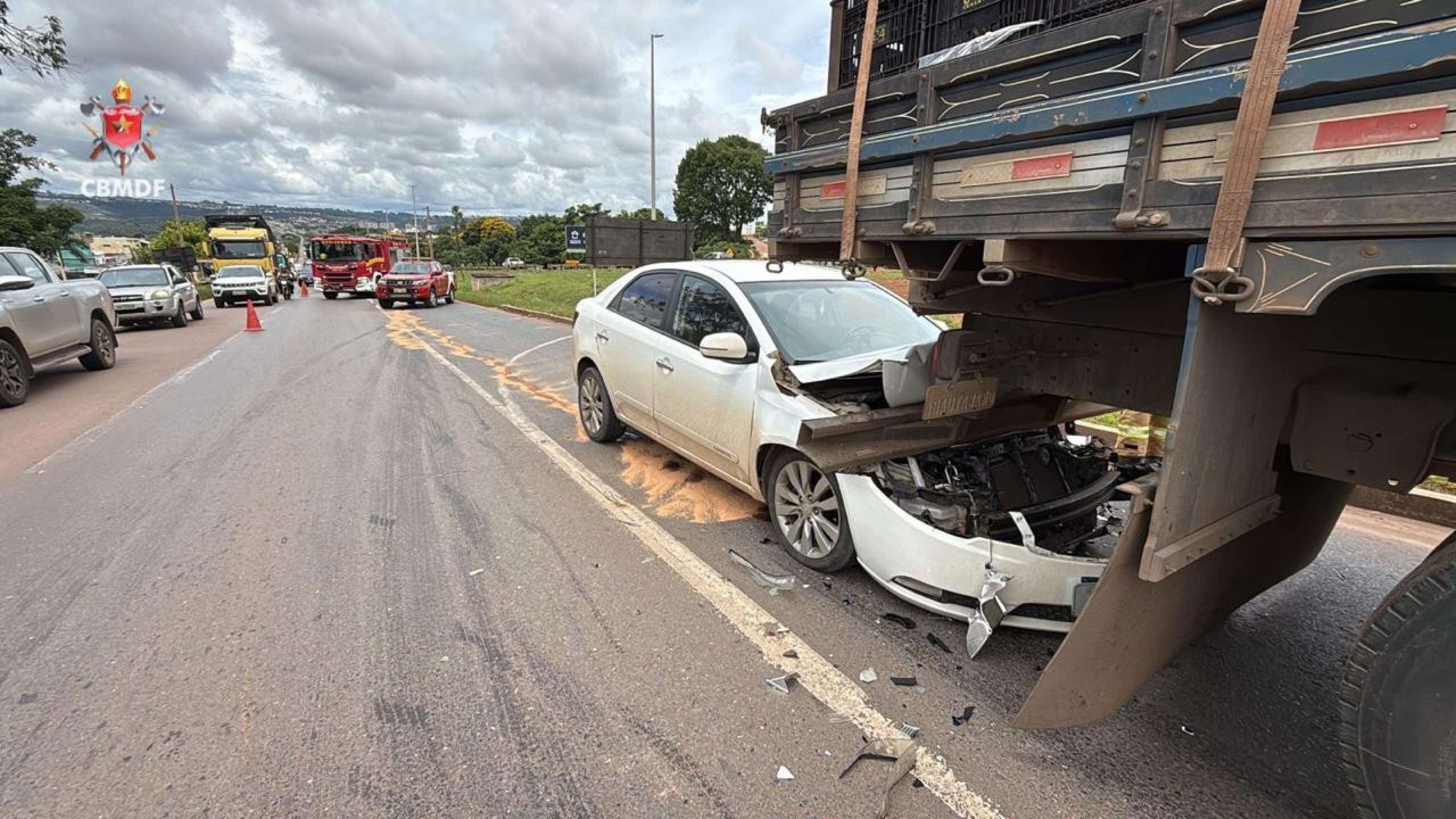 Apesar da quantidade de ve&iacute;culos envolvidos, nenhum passageiro ou condutor ficou ferido